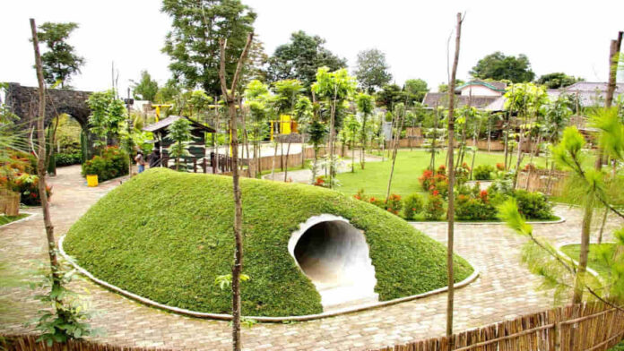 Taman Kupu-Kupu Cihanjuang, Suguhkan Wahana Menarik