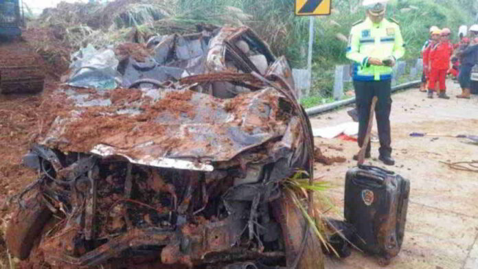 Mobil Terjun ke Jurang di Tol Bocimi