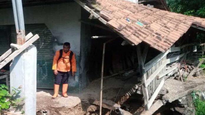 dampak bencana puting beliung di Bandung Barat