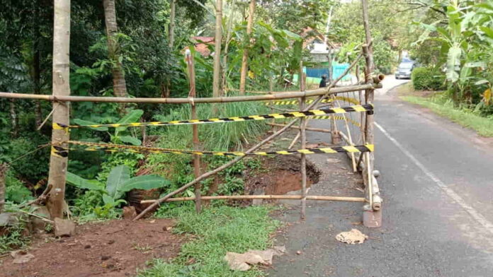 Gorong-gorong ambruk di Bunter Ciamis