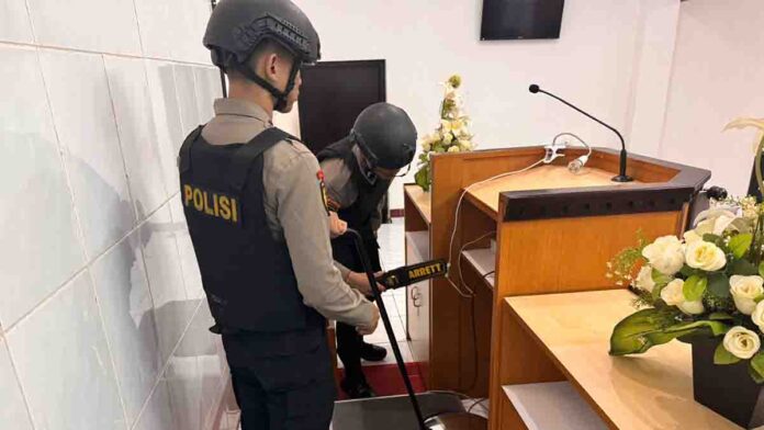 Hari Kenaikan Yesus Kristus, Polisi di Banjar Bawa Metal Detector Sterilisasi Gereja