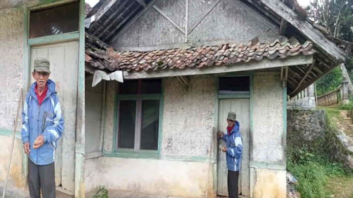 Kakek Kandi hidup sebatang kara di Ciamis