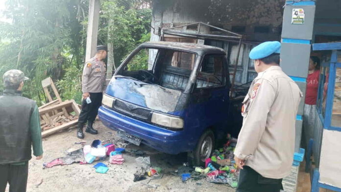 Kebakaran mobil milik pedagang perabotan di Garut