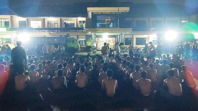 Anggota Kelompok Bermotor
