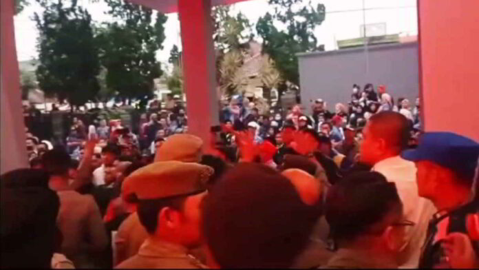 Unjuk Rasa Guru Honorer