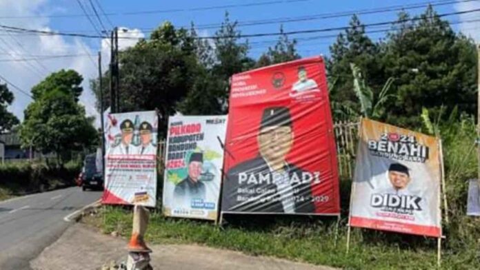 Baliho Pilkada 2024 di Bandung Barat