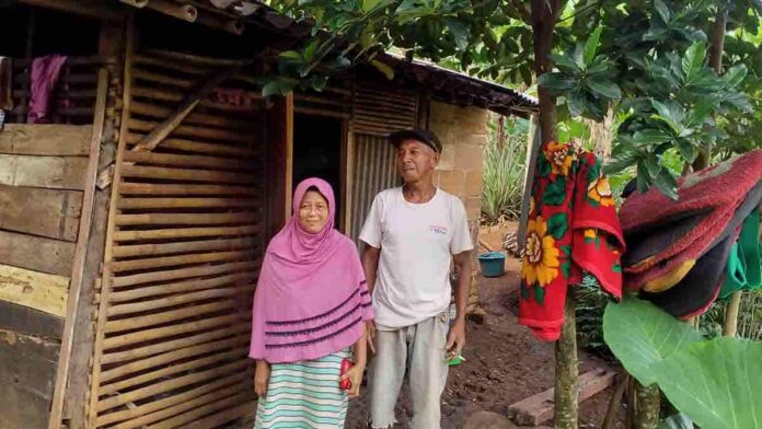 Bantu Warga Tanpa Listrik