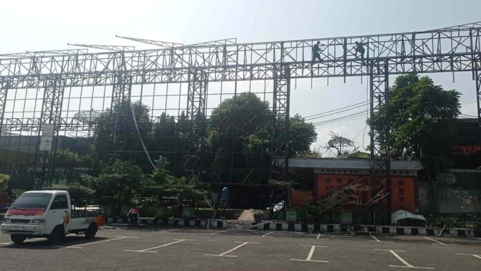 Billboard Alun-Alun Ciamis Dibongkar