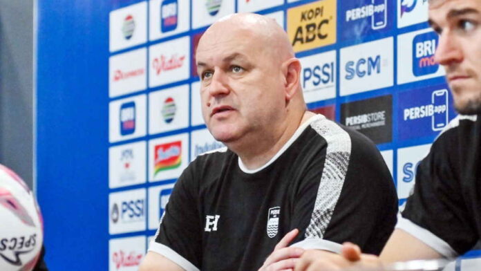 Bojan Hodak Masih Tukangi Persib Bandung