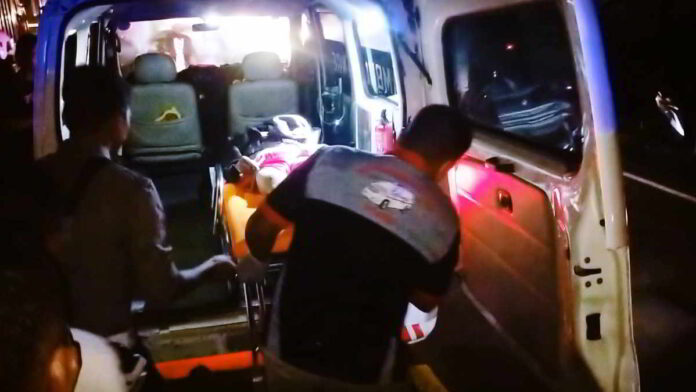 Pemotor yang Menabrak Mobil Box
