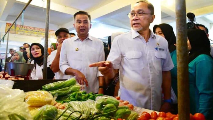 Mendag tinjau harga kebutuhan pokok di Pasar Tagog