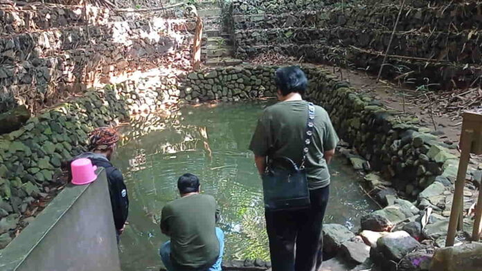 Mitos Mata Air Cikawali di Astana Gede Kawali