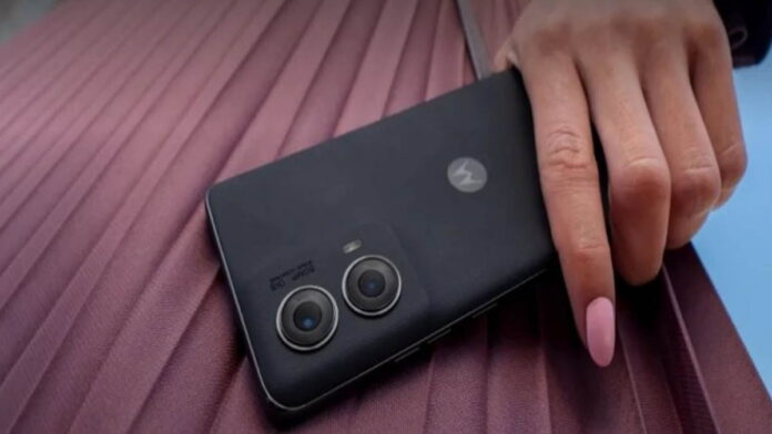 Motorola Edge 2024, Snapdragon 7s Gen 2 Layar pOLED 6,6″ FHD+ 144Hz