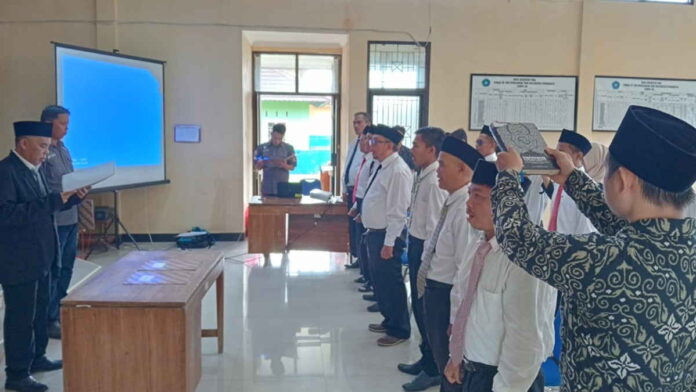 Sukseskan Pilkada 2024, Panwascam Pamarican Ciamis Lantik 14 PKD