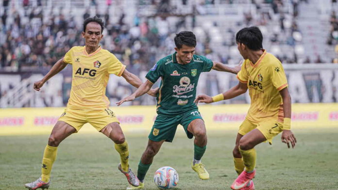 Uston Nawawi Resmi Perpanjang Kontrak di Persebaya