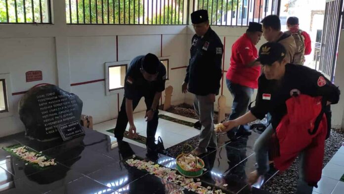 ziarah kubur makam Marhaen