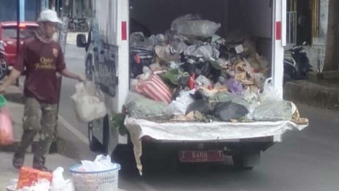 Mobil maskara sampah