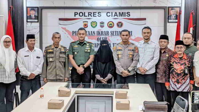 Eks Jamaah Ansharut Tauhid Ucapkan Ikrar Kesetiaan kepada NKRI di Polres Ciamis