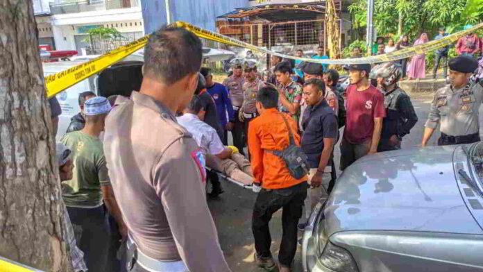 Meninggal Dunia di Samping Mobilnya