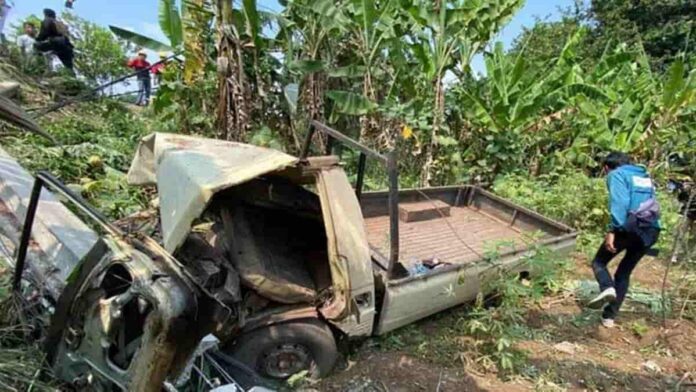 kecelakaan tunggal mobil pikap di Jalan Raya Padalarang Bandung Barat