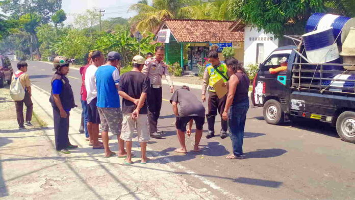 Pelajar SD di Pamarican Ciamis Tertabrak Mobil saat Menyeberang Jalan