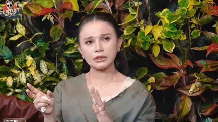 Rossa Bongkar Kisah Pilu Dibalik Perceraiannya di Tengah Konser