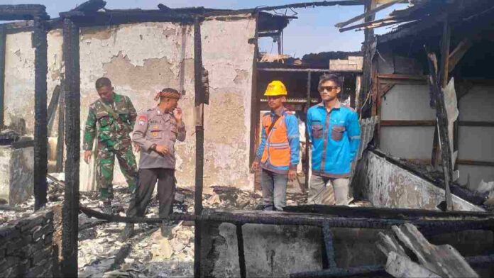 Kafe Pantai Terbakar
