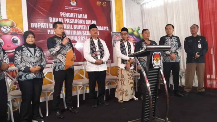 Pasangan Iwan-Dede daftar Pilkada ke KPU Kabupaten Tasikmalaya.