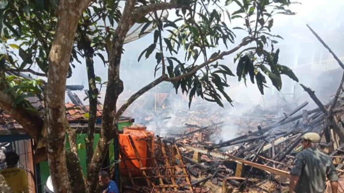 Rumah warga Garut hangus terbakar