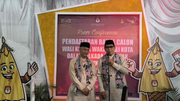 Yusuf-Hendro mendaftar Pilkada di KPU Kota Tasikmalaya