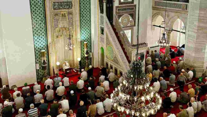Adab Mendengarkan Khutbah Jumat yang Penting Bagi Jamaah