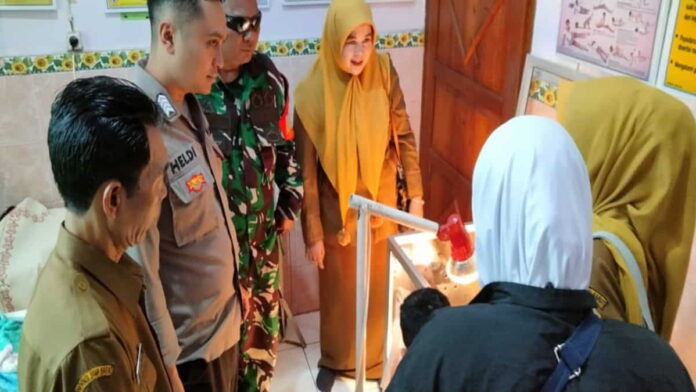 Bayi perempuan dibuang orang tuanya di Garut