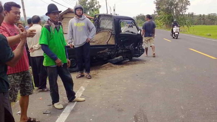 Dua Mobil Terlibat Adu Bagong di Banjarsari Ciamis