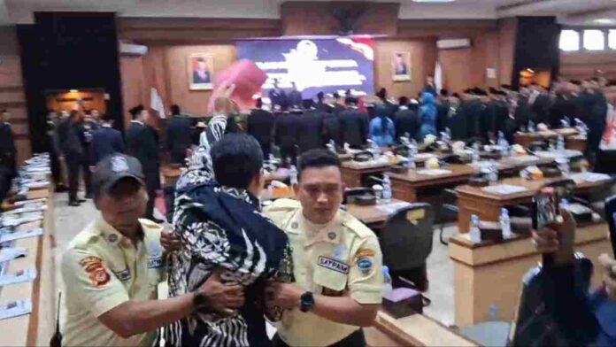 Interupsi mahasiswa