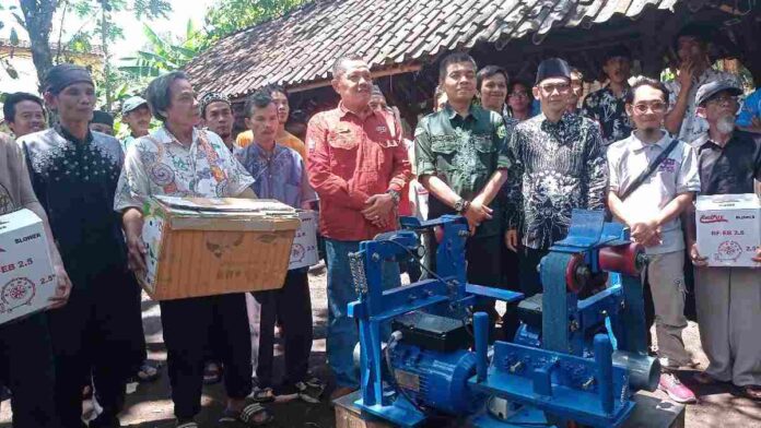 Pandai besi kampung dokdak