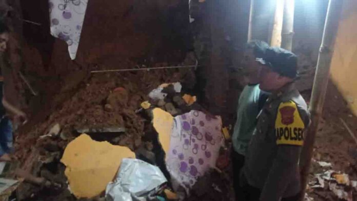 Rusak Parah Longsor