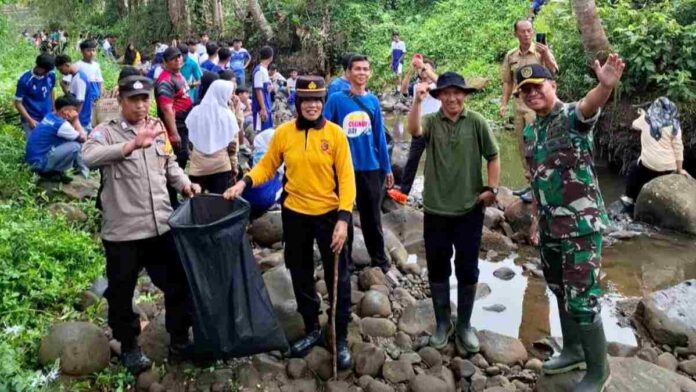 Sungai Cikadongdong Sampah