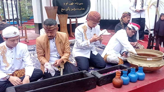 Tradisi Jamasan di Situs Jambansari Ciamis