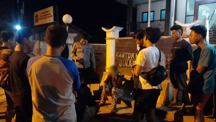 Perempuan tanpa identitas berusaha masuk rumah warga Desa Sinartanjung Kota Banjar