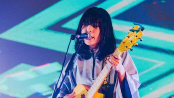 Penyanyi Anisong Sayuri