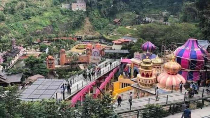 wisatawan bandung baray