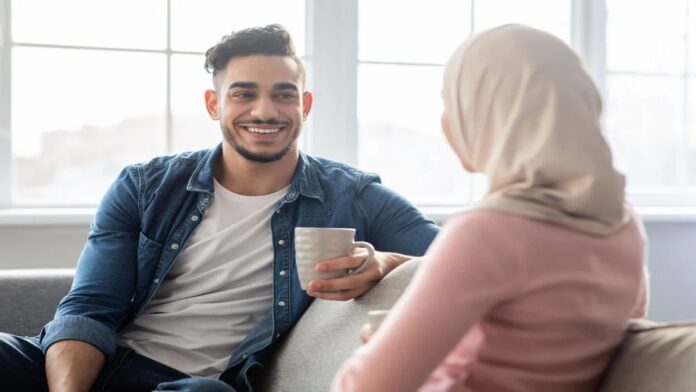 Adab Berbicara dengan Suami untuk Menjaga Keharmonisan