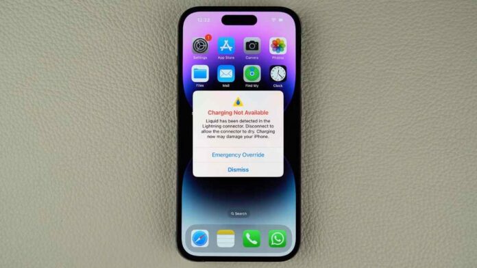 Cairan Terdeteksi di iPhone, Berikut Penyebab dan Solusinya