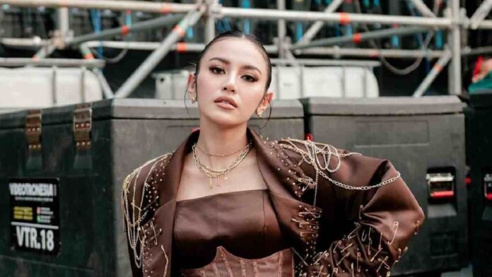 Jadi Hujatan, Mahalini Klarifikasi Tentang Duetnya Bareng Isyana