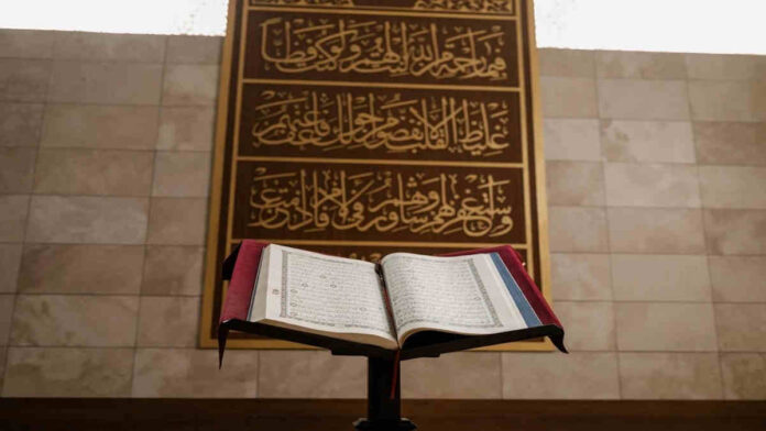 Kandungan Surat Qaf Ayat 18 Tentang Pengawasan Malaikat