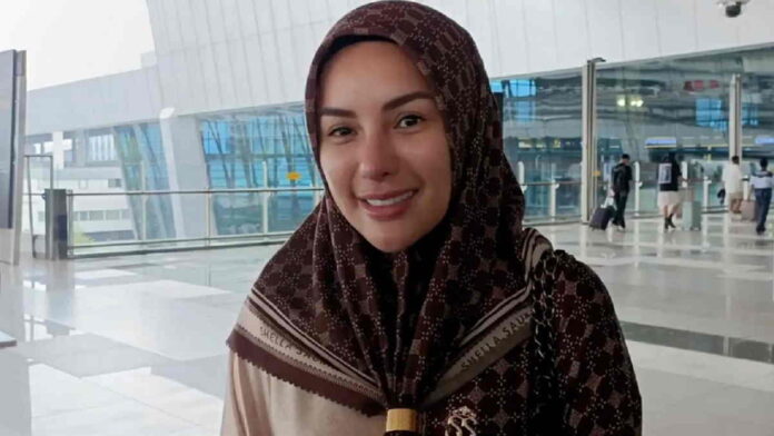 Nikita Mirani Berangkat Umrah, Akan Berhijab Lagi Ini Reaksinya