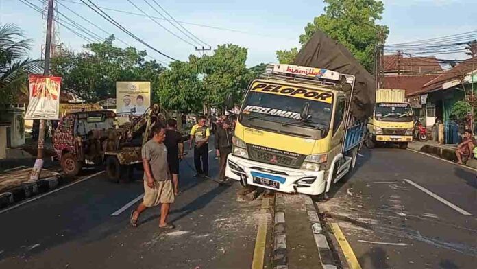 Truk Terguling