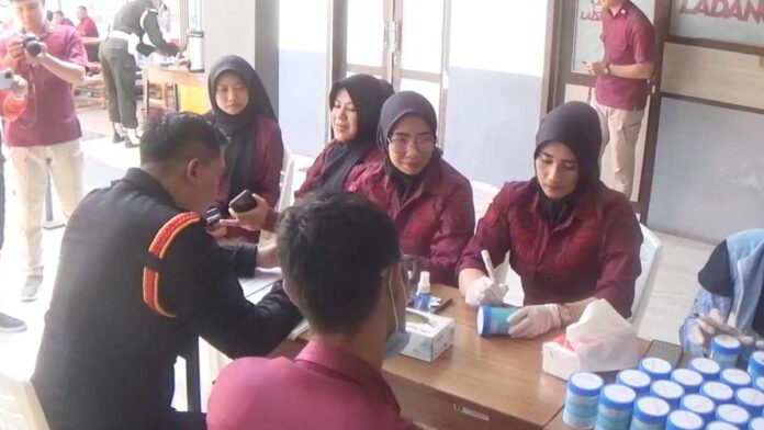 Cegah Penggunaan Narkoba, Lapas Sumedang Geledah Sel dan Tes Urin