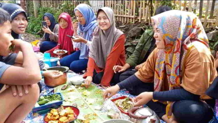Warga Dusun Nangorak