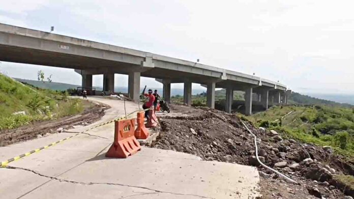 Jalan penghubung kecamatan